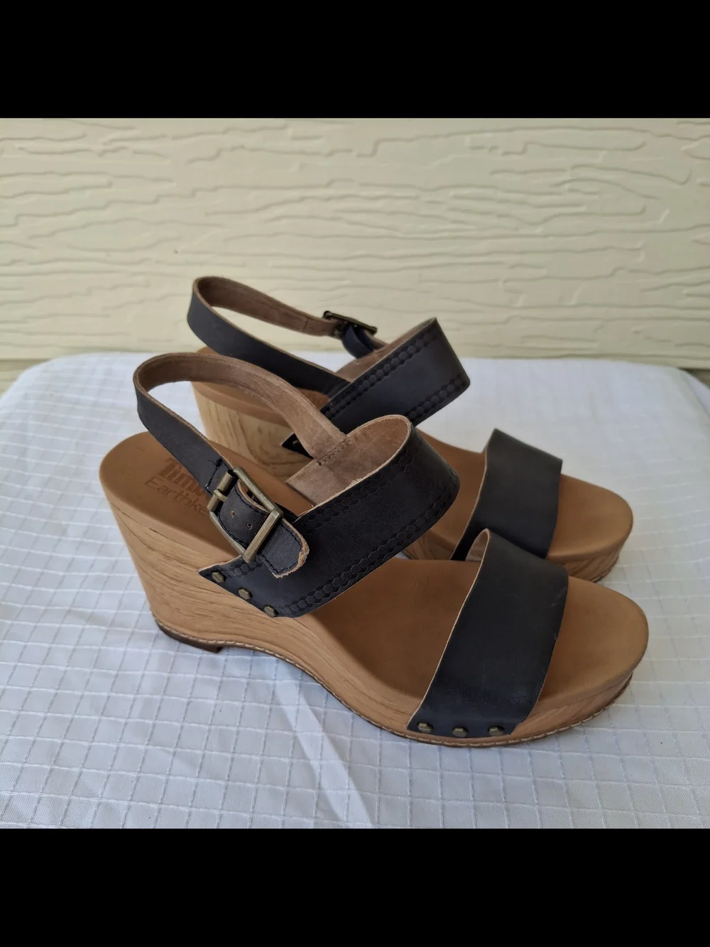Timberland Women's Black Leather Wedge Sandals with Buckle Strap Size 8